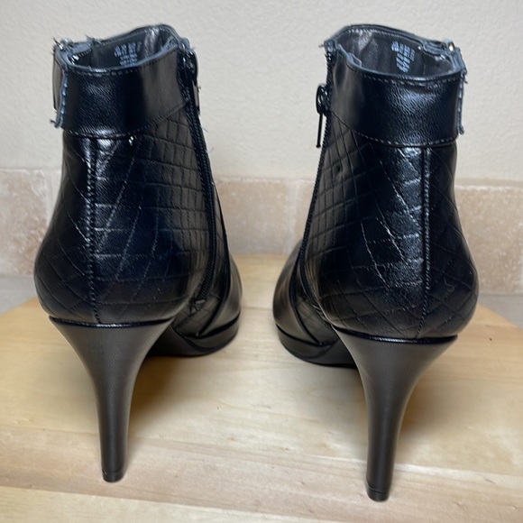 Life Stride Memory Foam Booties
Size 8.5 black - Picture 5 of 8